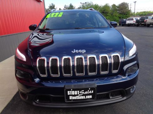 Used 2015 Jeep Cherokee Latitude w/ Cold Weather Group AWD/4WD image 11