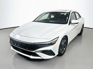 Used 2025 Hyundai Elantra SEL FWD video 3