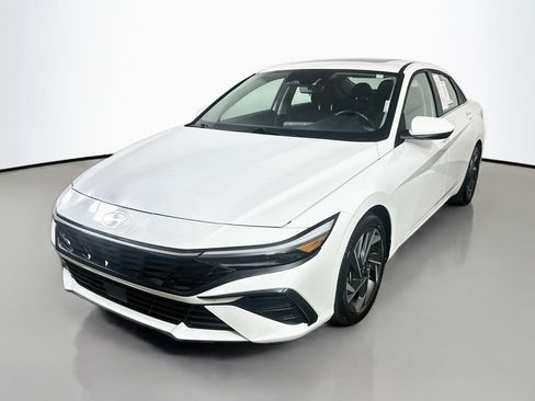 Used 2025 Hyundai Elantra SEL FWD image 3