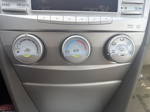 Used 2011 Toyota Camry LE FWD image 28