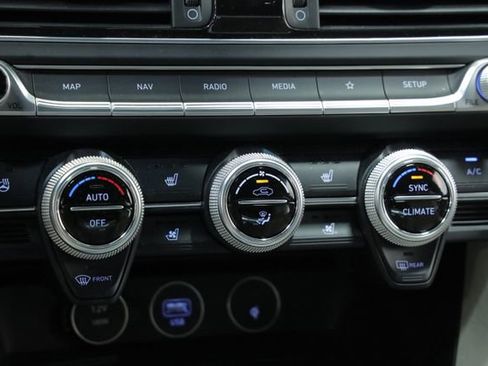 Used 2022 Genesis G70 3.3T RWD image 18