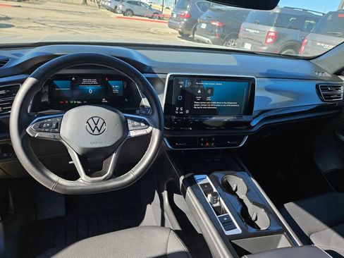 Used 2025 Volkswagen Atlas Cross Sport SE image 15