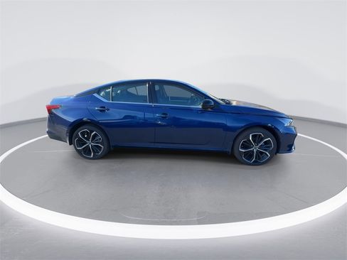 Used 2024 Nissan Altima 2.5 SR image 9