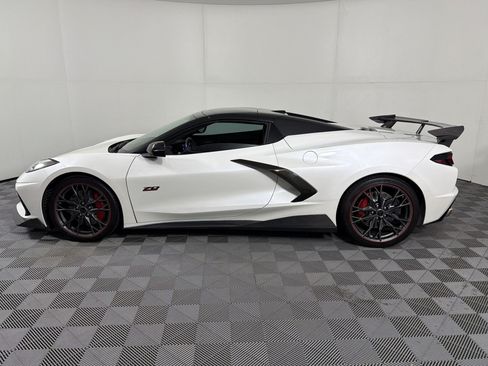 Used 2023 Chevrolet Corvette Stingray Premium Conv w/ Z51 Performance Package RWD image 2