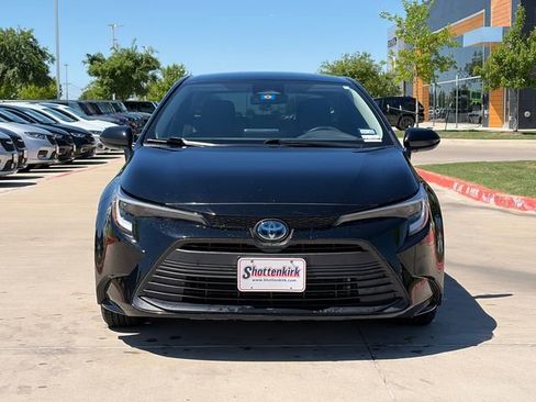 Used 2023 Toyota Corolla LE image 2