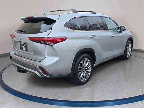 Used 2022 Toyota Highlander Platinum image 6