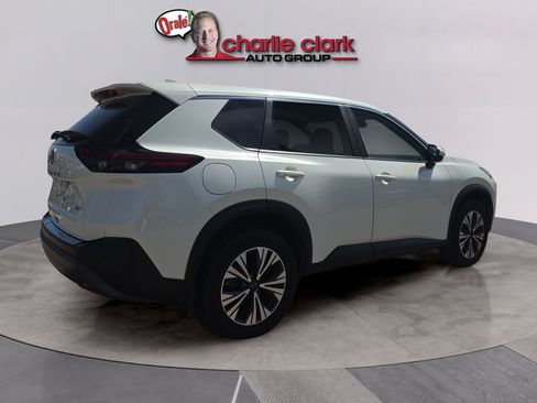 Used 2023 Nissan Rogue SV FWD image 5