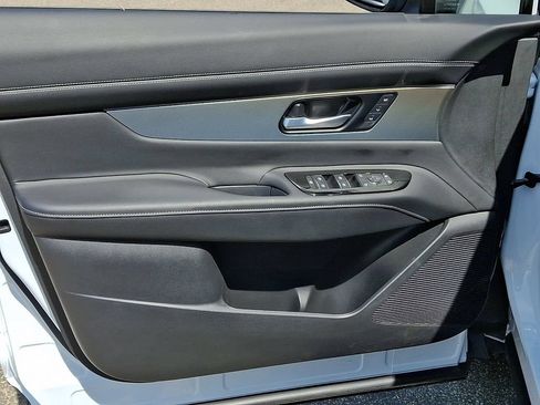Certified 2025 Nissan Murano SL w/ Cargo Package AWD/4WD image 13