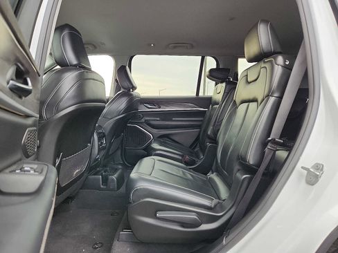 Used 2022 Jeep Grand Cherokee L Limited image 10