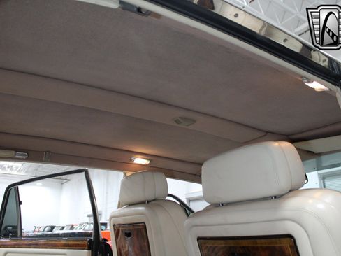Used 1990 Rolls-Royce Silver Spur image 16
