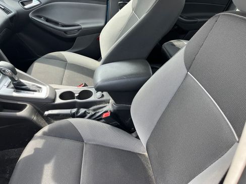 Used 2014 Ford Focus SE FWD image 25