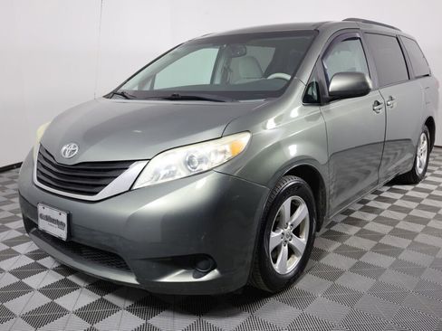 Used 2011 Toyota Sienna LE image 5