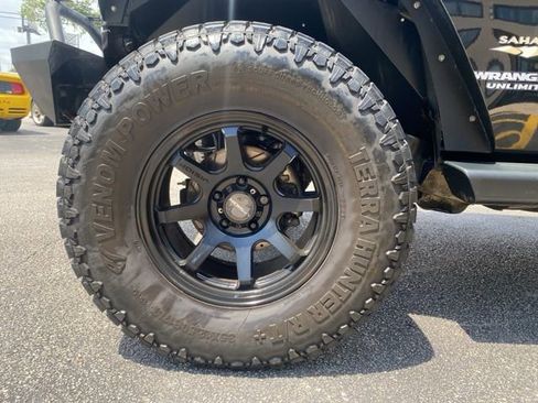 Used 2013 Jeep Wrangler Unlimited Sahara AWD/4WD image 9