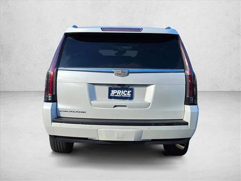 Used 2017 Cadillac Escalade Luxury image 6