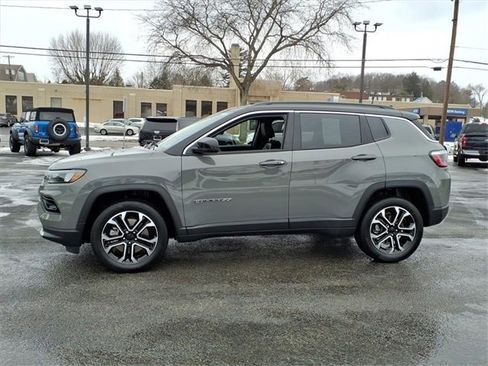 Used 2023 Jeep Compass Limited image 7