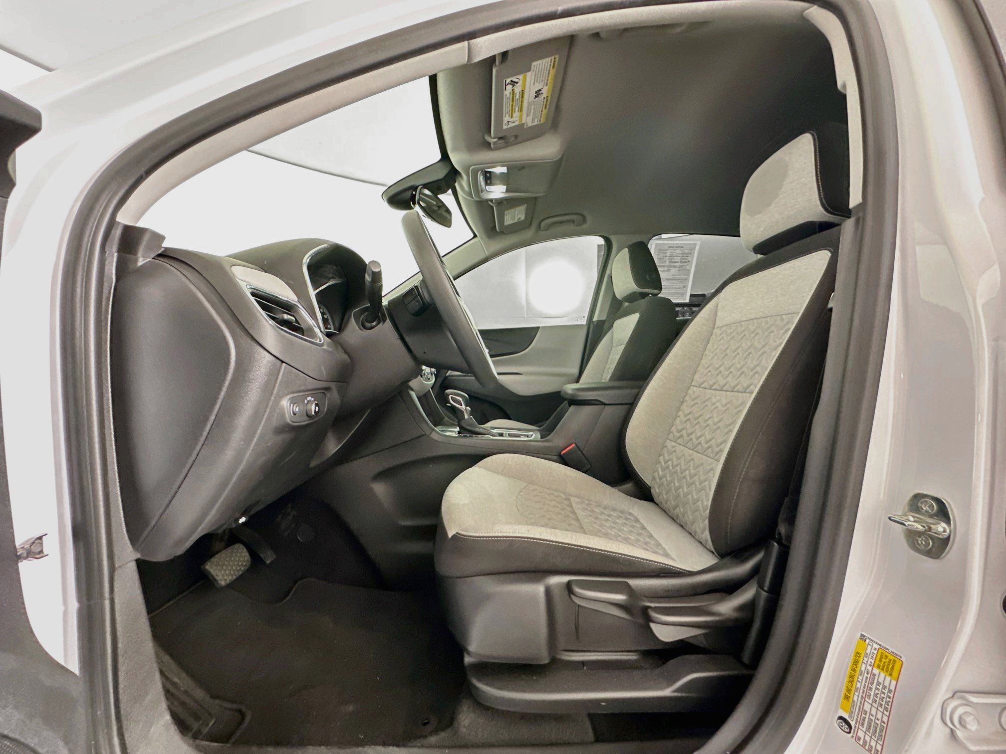 Used 2023 Chevrolet Equinox LS w/ Midnight Edition FWD image 13