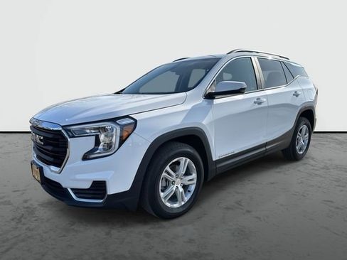 Used 2024 GMC Terrain SLE w/ Driver Convenience Package image 1