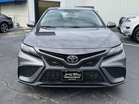 Used 2021 Toyota Camry SE image 2