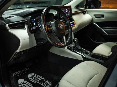 Used 2023 Toyota Corolla Cross LE w/ Moonroof Package image 8