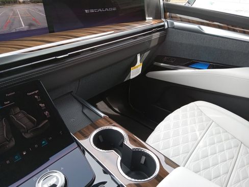 New 2026 Cadillac Escalade Platinum Sport w/ LPO, ONYX Package image 20