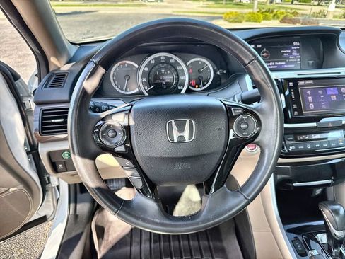 Used 2017 Honda Accord EX-L image 11