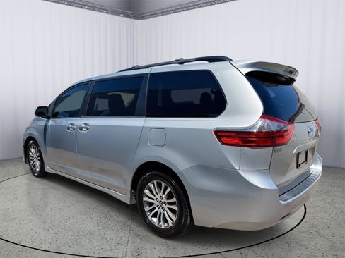 Used 2020 Toyota Sienna XLE FWD image 10