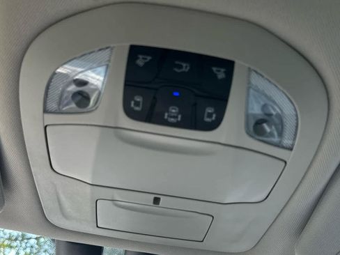 Used 2021 Chrysler Pacifica Touring-L w/ Premium & Safety Sphere Group FWD image 30