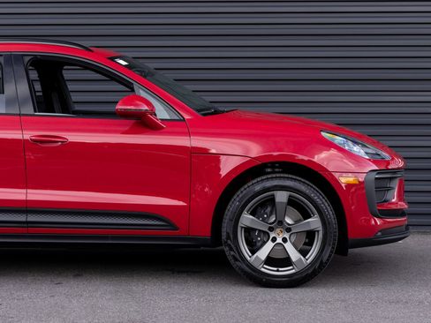 Certified 2025 Porsche Macan image 9