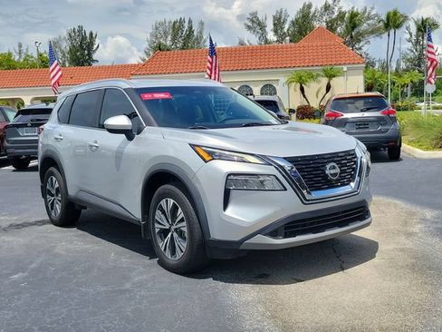 Used 2023 Nissan Rogue SV w/ SV Premium B Package FWD image 3