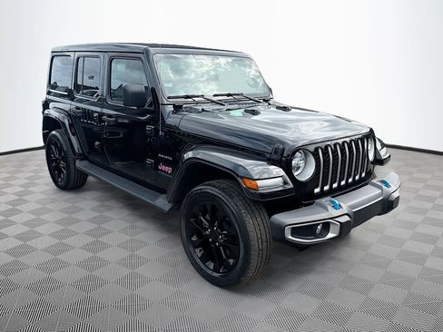 Used 2023 Jeep Wrangler Unlimited Sahara w/ Cold Weather Group AWD/4WD image 4