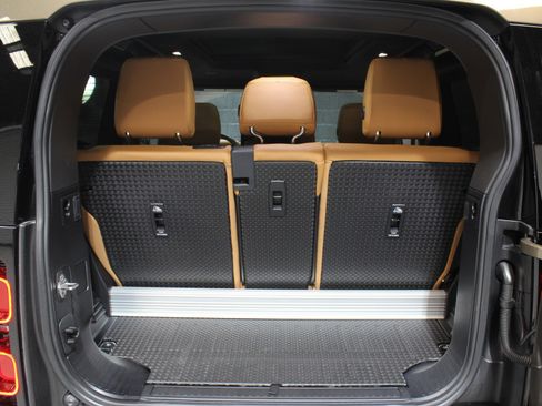 Used 2024 Land Rover Defender 90 S image 69