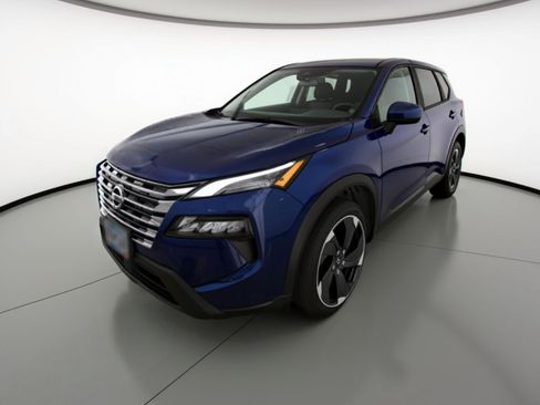 Used 2025 Nissan Rogue SV AWD/4WD image 3
