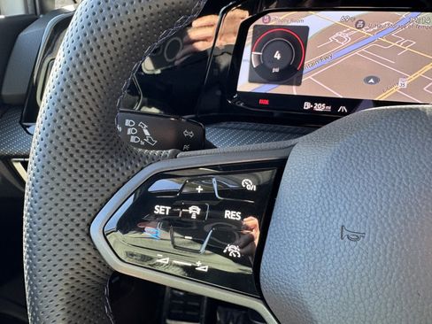 Used 2022 Volkswagen Golf R image 31