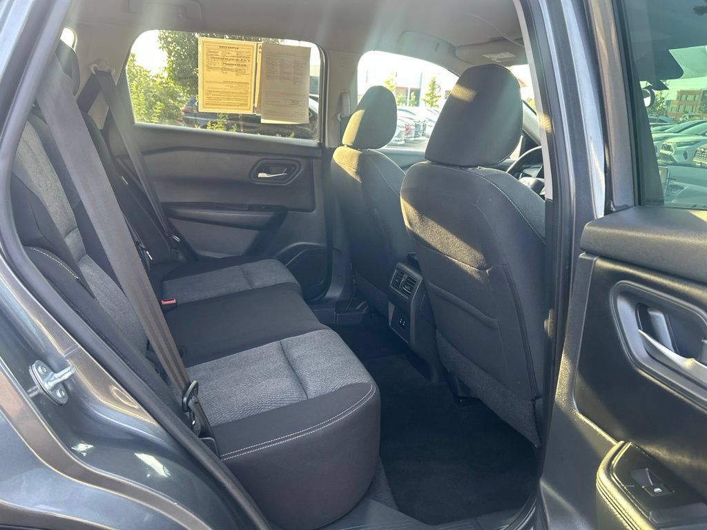 Used 2025 Nissan Rogue SV AWD/4WD image 14