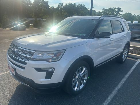 Used 2018 Ford Explorer XLT w/ Equipment Group 202A AWD/4WD image 2
