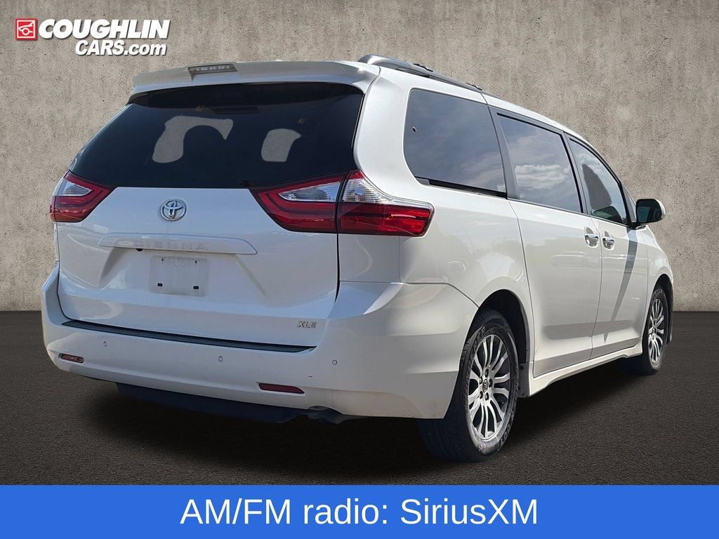 Used 2018 Toyota Sienna XLE Premium w/ Carpet Mat Package FWD image 10