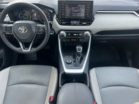 Used 2022 Toyota RAV4 XLE Premium image 14