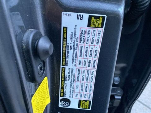 Used 2021 Toyota RAV4 XLE Premium image 34