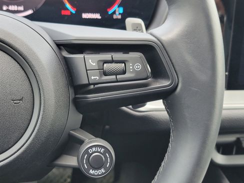 Used 2025 Porsche Cayenne Coupe image 14