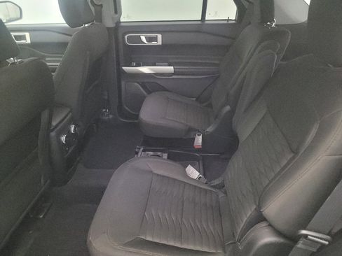 Used 2021 Ford Explorer XLT image 18