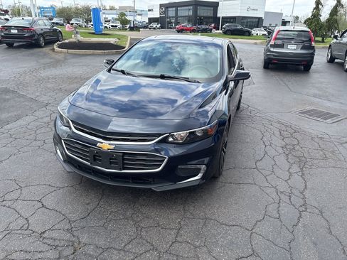 Used 2018 Chevrolet Malibu LT w/ Leather Package image 9
