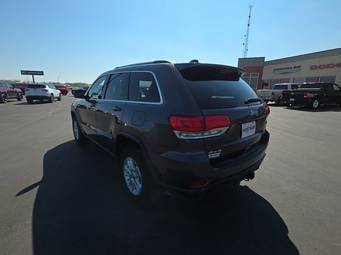 Used 2019 Jeep Grand Cherokee Laredo AWD/4WD image 7
