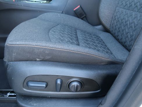 Used 2023 Chevrolet Equinox LT FWD image 16