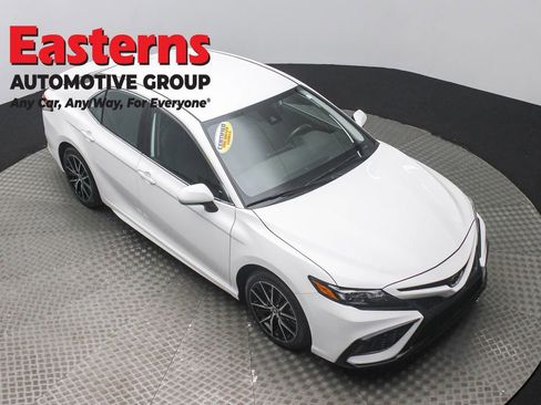 Used 2024 Toyota Camry SE FWD image 3