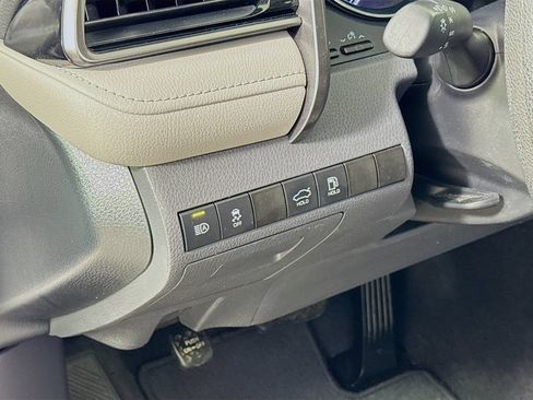 Used 2020 Toyota Camry LE FWD image 10