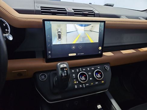 Used 2023 Land Rover Defender 130 X-Dynamic SE AWD/4WD image 18