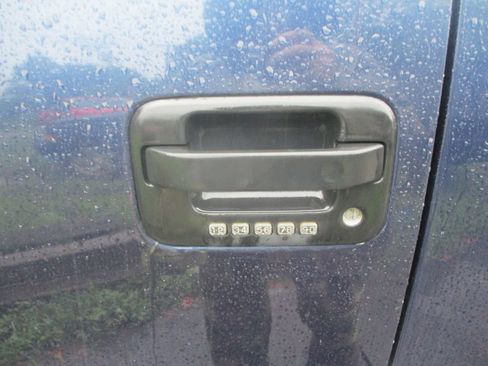 Used 2013 Ford F150 XLT w/ Mid Equipment Group image 5