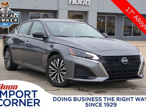 Used 2025 Nissan Altima 2.5 SV FWD image 1