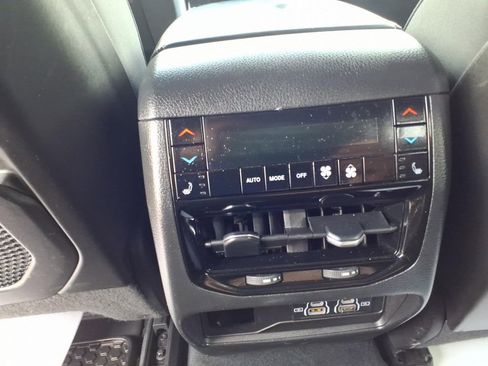 Used 2023 Jeep Grand Cherokee Overland w/ Luxury Tech Group IV AWD/4WD image 23