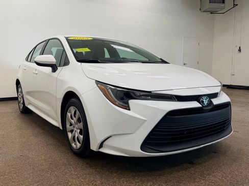 Used 2025 Toyota Corolla LE FWD image 7